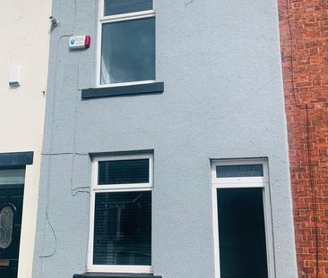 2 bed Terraced in Garden Street , Audenshaw, M34 5DD - Photo 2