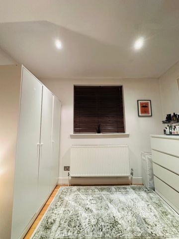 2 Bed Flat, St. Stephens Avenue, W12 - Photo 2