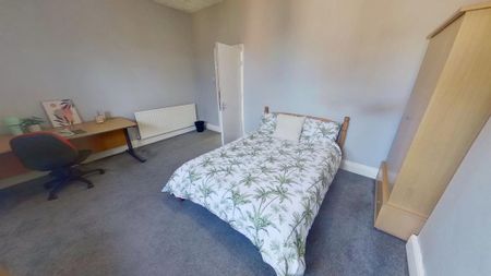 5 bedroom semi-detached house to rent - Photo 2