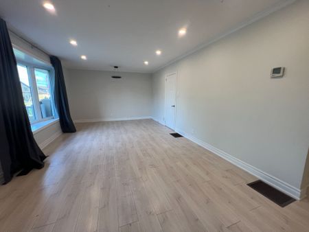 For Lease - 98 Thornton (Main Floor) Avenue, Bradford West Gwillimbury, Ontario - Photo 3