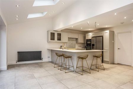 4 bedroom semi-detached house to rent - Photo 3