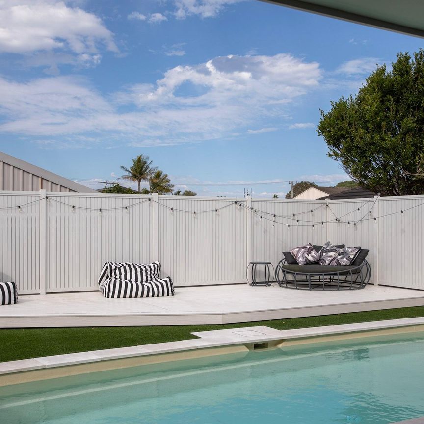 4 Middle Street, Caves Beach NSW 2281 - House For Rent | Domain - Photo 1