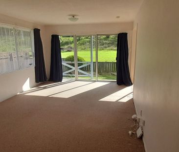 Fully fenced house with a peaceful outlook - Photo 5
