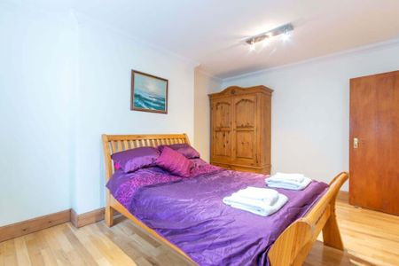 4 bedroom flat to rent - Photo 3