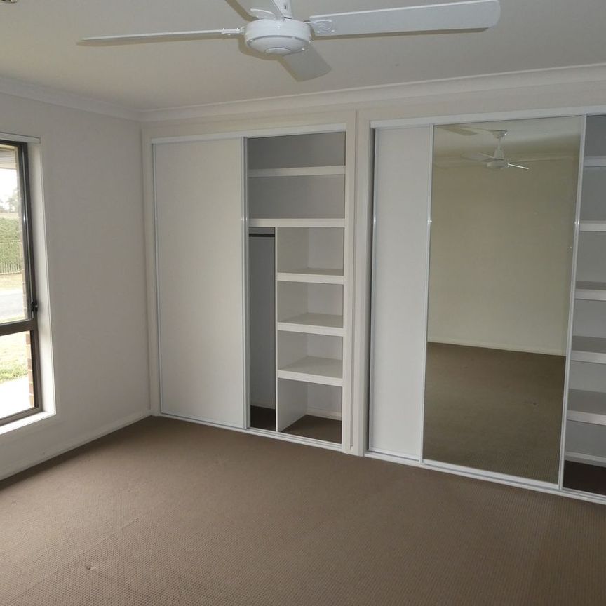 BEAUTIFUL FAMILY HOME - Photo 1