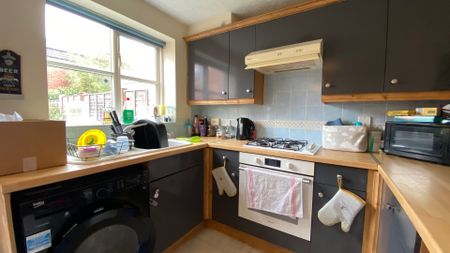 Compton Close, Taunton - Photo 3