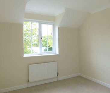 4 bedroom semi-detached house to rent - Photo 6