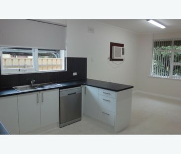 LOVELY FAMLY HOME IN IDEAL LOCATION! - Photo 5