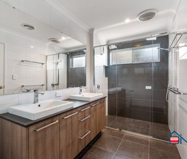 BYFORD - 4X2 - BEAUTIFUL, STYLISH & SPACIOUS HOME - Photo 3