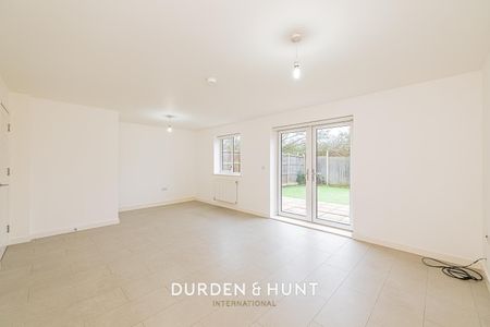 Ash Road, Chigwell - Photo 2