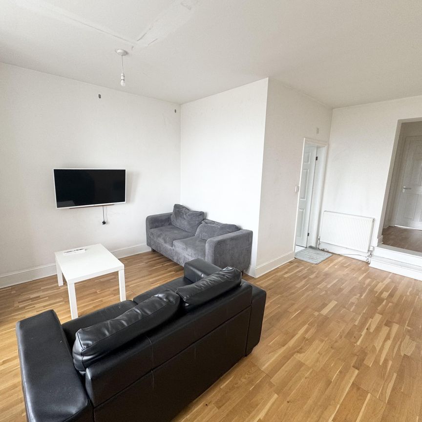Flat 3, The Villa, LS3 1BU, Leeds - Photo 1
