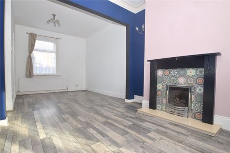 2 bed terraced house to rent in Rosebery Avenue, Scarborough, YO12 - Photo 3