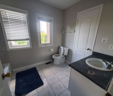 For Lease - 700 Peter Robertson Boulevard Unit# Unit 1-Upper level,... - Photo 1