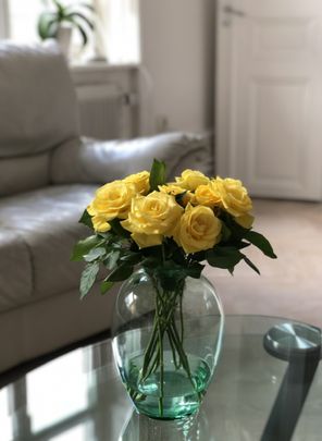 Beautiful apartment located in the heart of Vasastan. Well-planned, bright and high ceiling. Spacious living room with original parkett from end of 1800. Extremely silent Balcony with a view. Close to parks, green areas, grocery stores and metro. - Photo 1