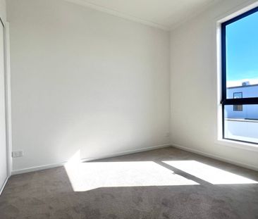 Brand new townhouse in the heart of Aurora Estate! - Photo 2