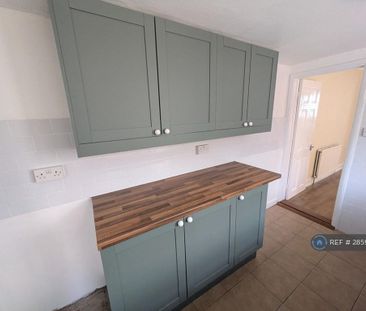 3 bedroom terraced house to rent - Photo 6