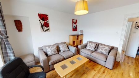 2 bedroom flat to rent - Photo 2