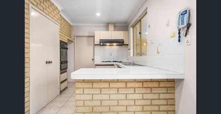 490 Rockingham Road, Lake Coogee, WA 6166 - Photo 3