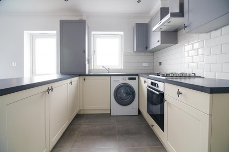 2 bedroom flat to rent - Photo 4