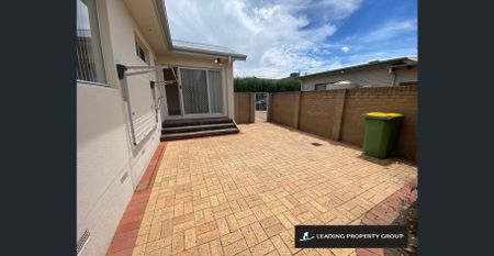 Modern Townhouse - Photo 3