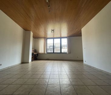 Ruim appartement met eigen inkom te huur in hartje centrum onmiddel... - Photo 3