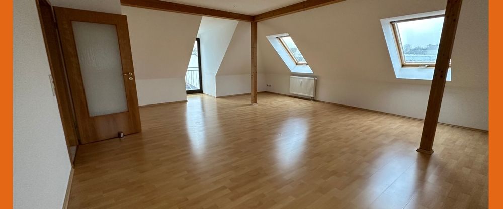 3-Zimmer-Dachgeschoss-Wohnung mit großem BALKON und Holzbalkendecke zu vermieten! - Foto 1