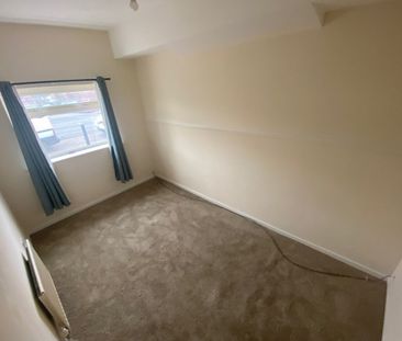 2 bed Apartment - To Let - Photo 4