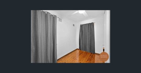 Big fully fenced yard - Photo 2