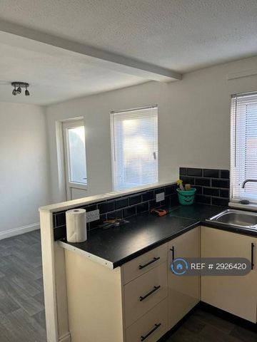 3 bedroom end of terrace house to rent - Photo 3