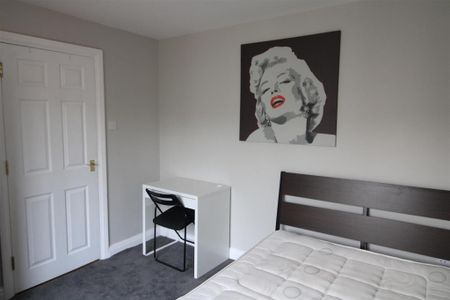 4 bedroom private hall to rent - Photo 4