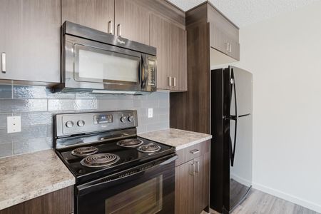 4plex in Modern 3 Bed / 1.5 Bath Suite – Spacious & Bright! - Photo 4