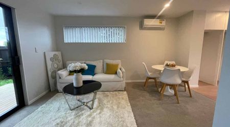 MANGERE BRIDGE, 3 BEDROOMS - Photo 2