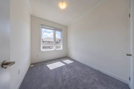 For Lease - 70 Riley Reed Lane, Richmond Hill, Ontario - Photo 3