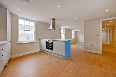 A modern three bedroom, two bathroom apartment with car parking for one car in the heart of Windsor Town centre. - Photo 3