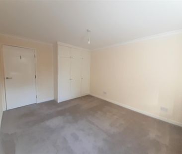 1 bed Apartment To Let - Photo 4