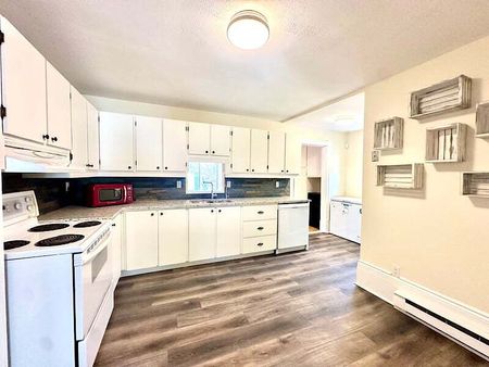 983 Cameron St - Photo 5