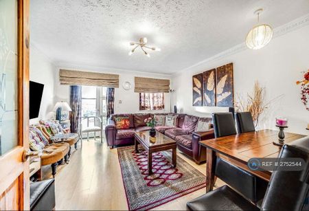 2 bedroom semi-detached house to rent - Photo 3