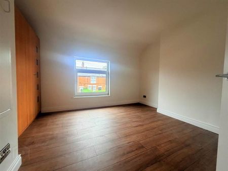 15 Victoria Gardens, Dunmurry, Belfast, BT17 0AG - Photo 2