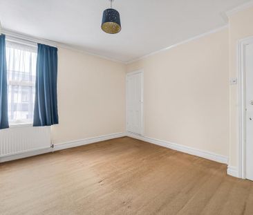 2 bedroom end of terrace house to rent - Photo 4