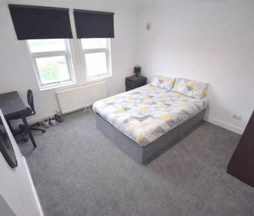 4 bedroom semi-detached house to rent - Photo 6