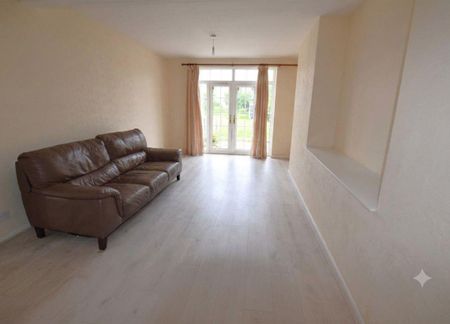 3 bedroom commercial to rent - Photo 2
