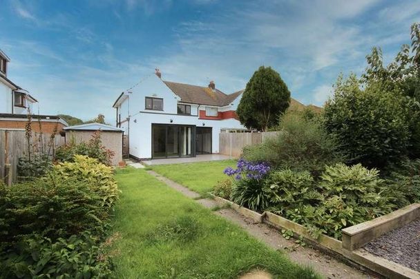 Newry Park, Chester, CH2 - Photo 1