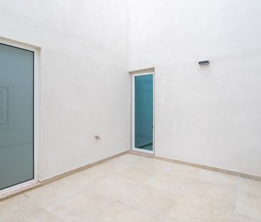 Apartamento T0 para arrendamento sem móveis e com terraço em Santos... - Photo 2