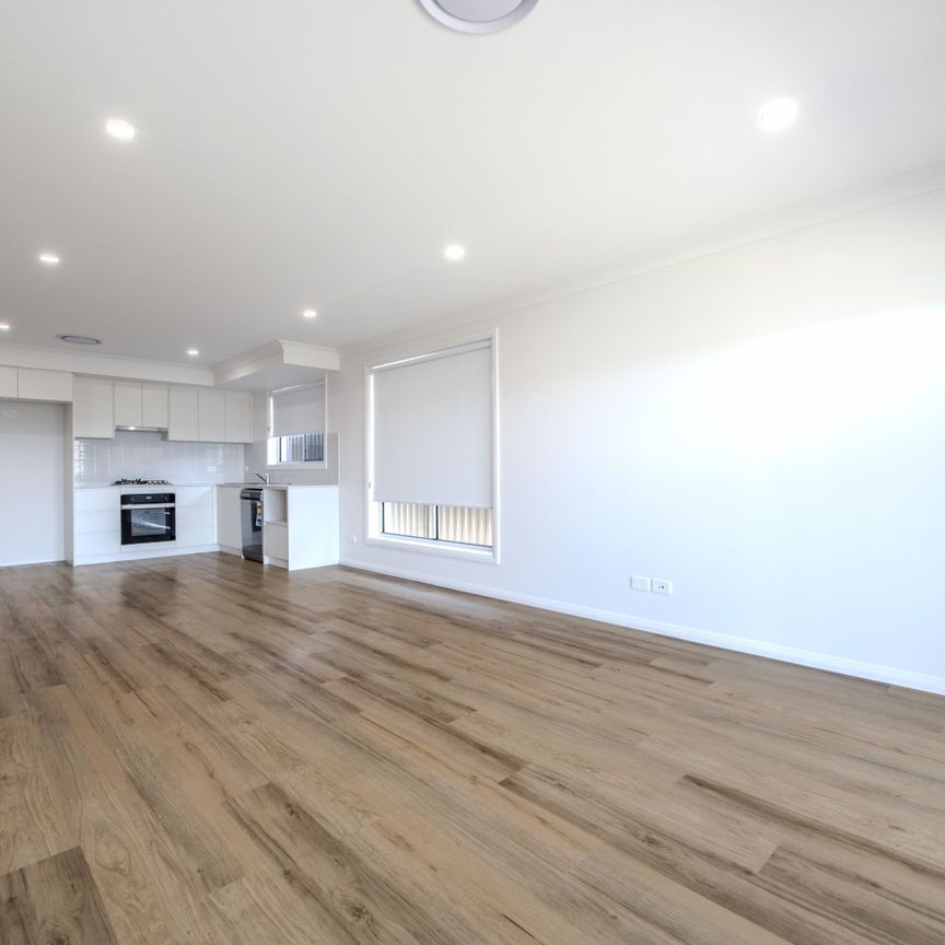 Newly Built Three-Bedroom Home in Popular Southlakes Estate - Photo 1