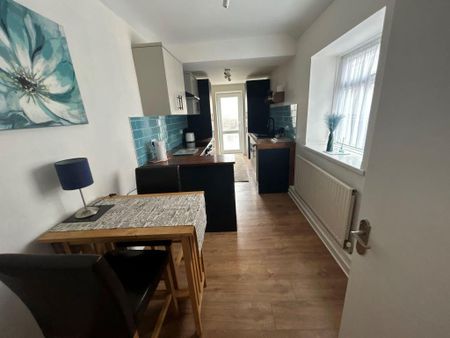 3 bedroom terraced house to rent - Photo 2