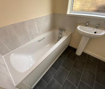 2 bedroom house to rent Plant Street, ST3 - Photo 4
