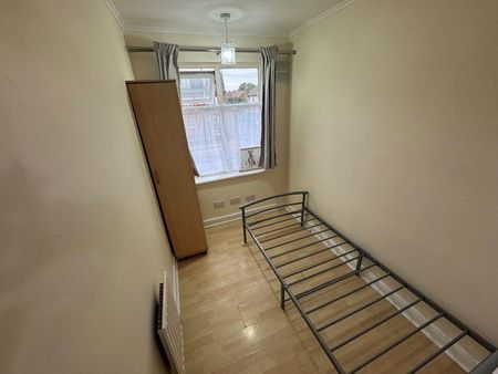 4 bedroom terraced house to rent - Photo 5