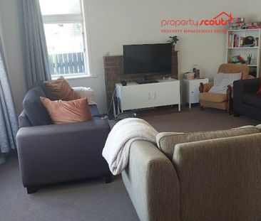 4 bedroom beauty in Mount Victoria! - Photo 5