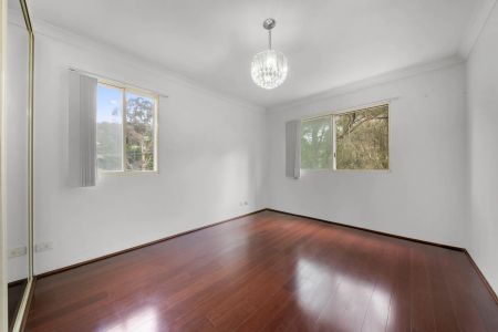 Spacious Two-Bedroom Apartment in Convenient Location - Photo 3