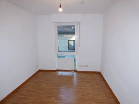 Renovierte 3-Zimmer-Wohnung mit Einbauküche in ruhiger und grüner Lage - Photo 3
